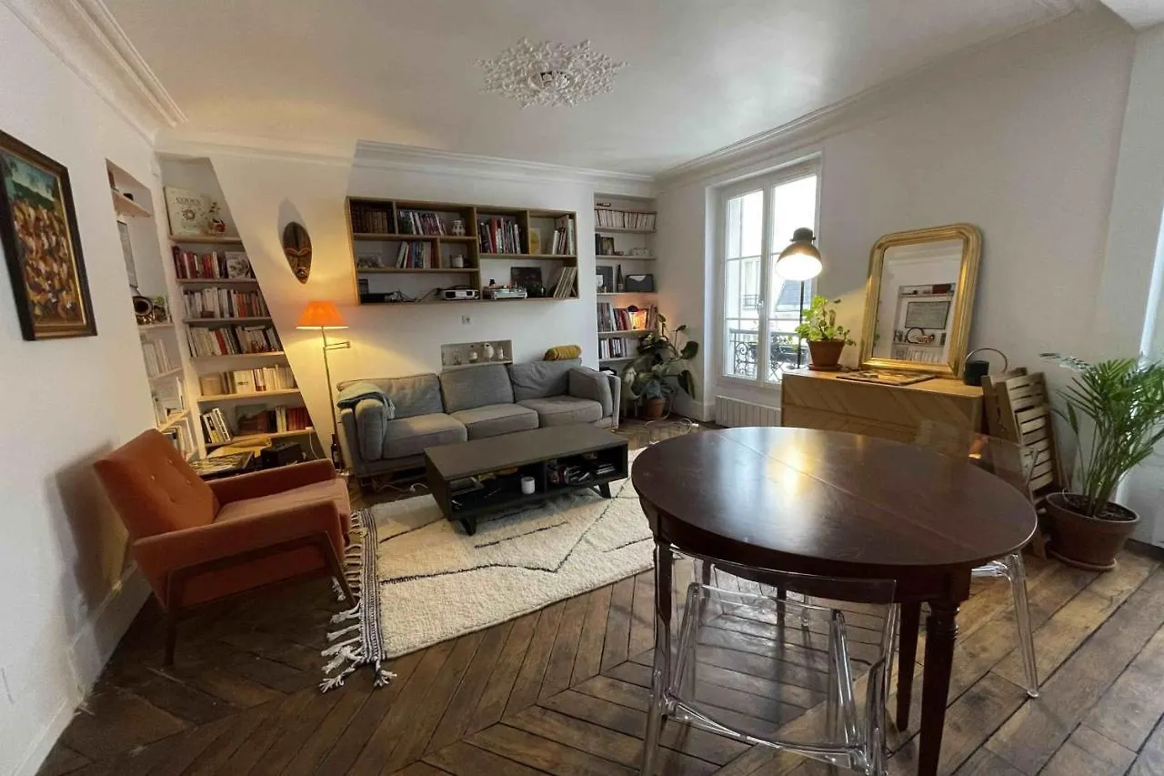 A Haven Of Peace Close To Belleville Paris 0*,  France