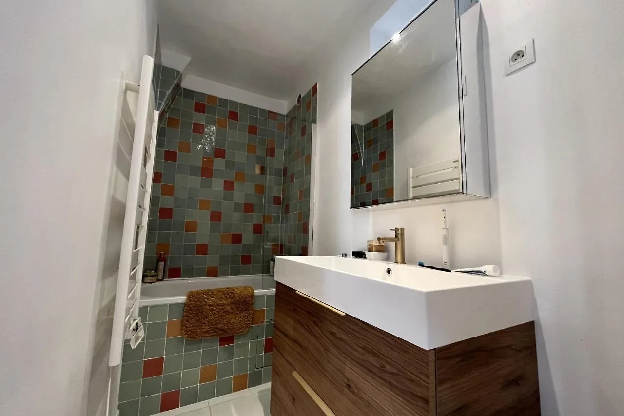 Apartment A Haven Of Peace Close To Belleville Paris France